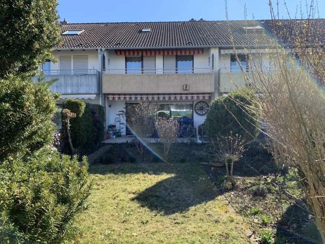 Bild: Mannheim - Gepflegtes Reihenmittelhaus mit Vor- und Rückgarten sowie Terrasse und Balkon