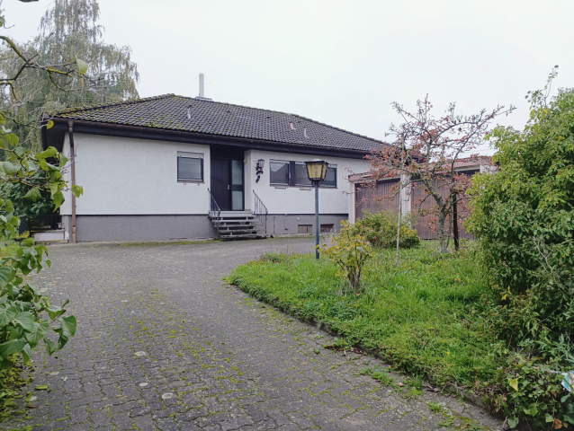 Bild: Hainfeld - Geräumiger Bungalow in ruhiger Lage (in zweiter Reihe) von Rhodt unter Rietburg