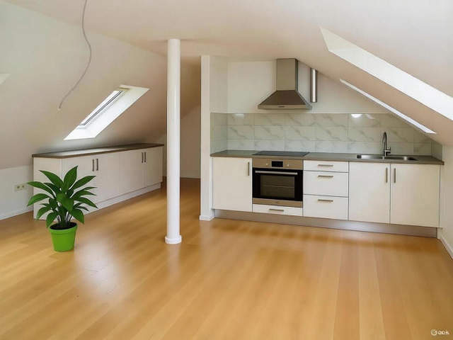 Bild: Beindersheim - Traumwohnung in einem Dreifamilienhaus mit einem Tageslichtbad und Stellplatz