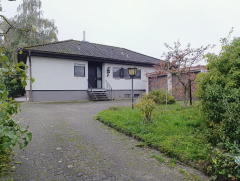 Bild: Hainfeld - Geräumiger Bungalow in ruhiger Lage (in zweiter Reihe) von Rhodt unter Rietburg